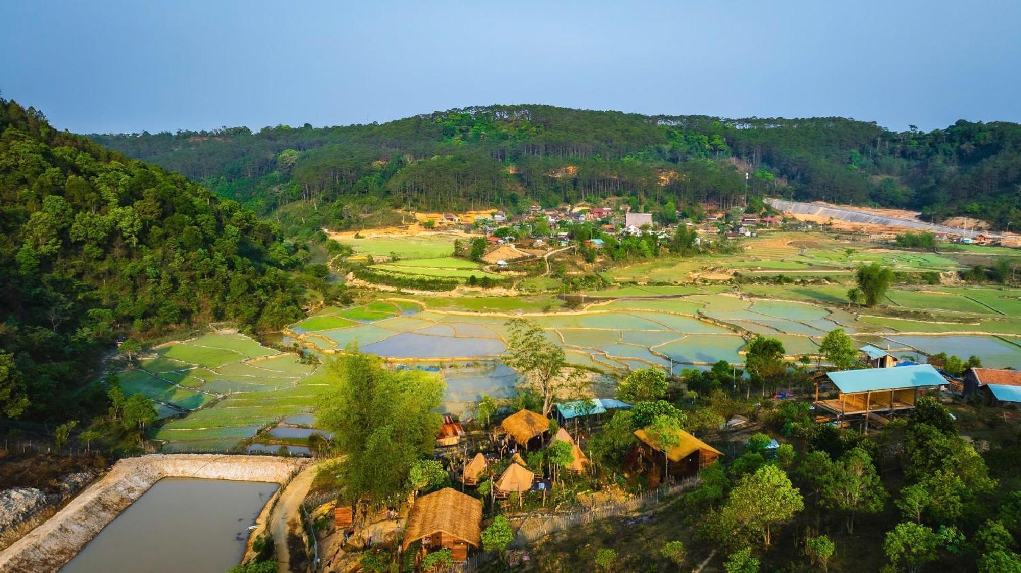 Nha Trong Ban - Homestay Mang Den Kon Von Kla Exteriör bild