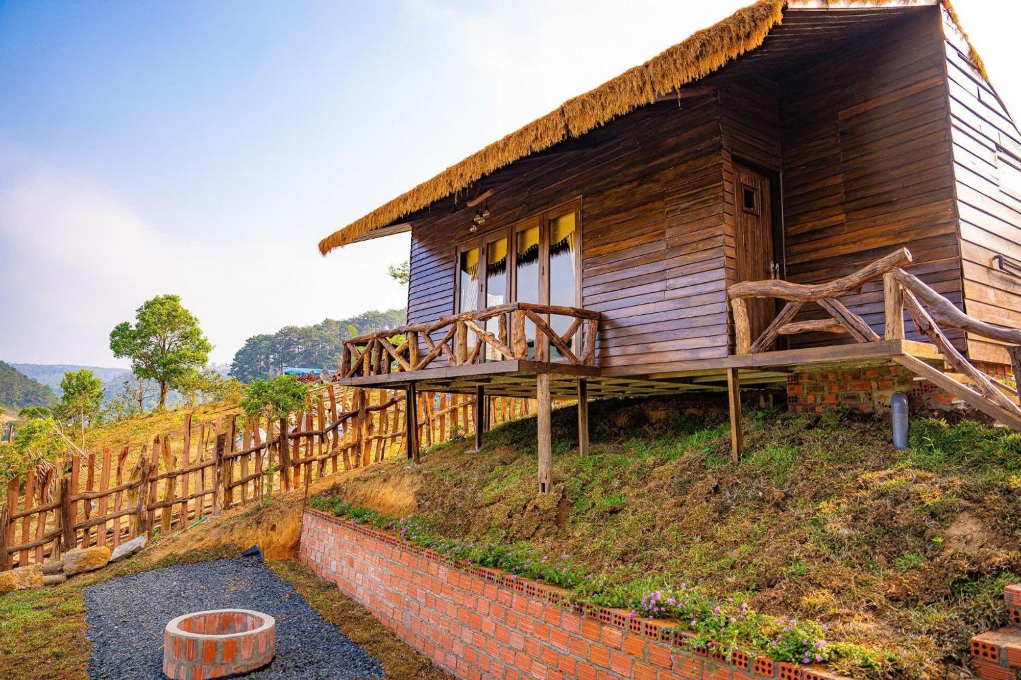 Nha Trong Ban - Homestay Mang Den Kon Von Kla Exteriör bild